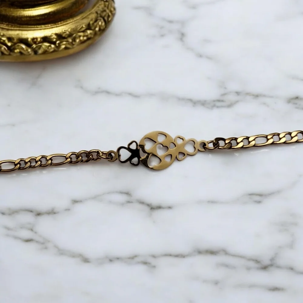 GOLD OVER STAINLESS STEEL Chain link with center hearts details